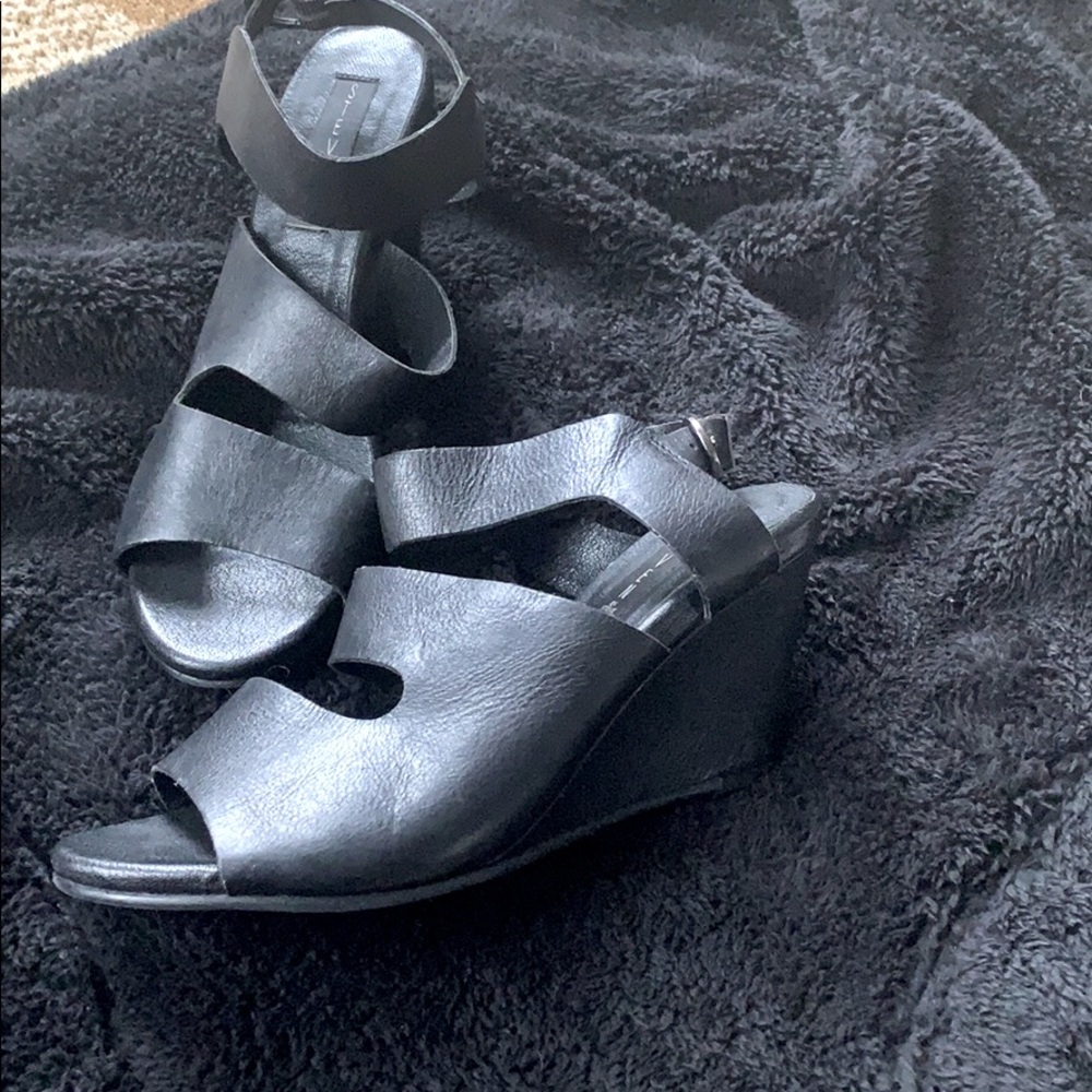 Steve Madden Black Leather Wedges